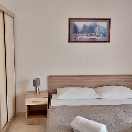 אומיס Apartments Nemira מראה חיצוני תמונה