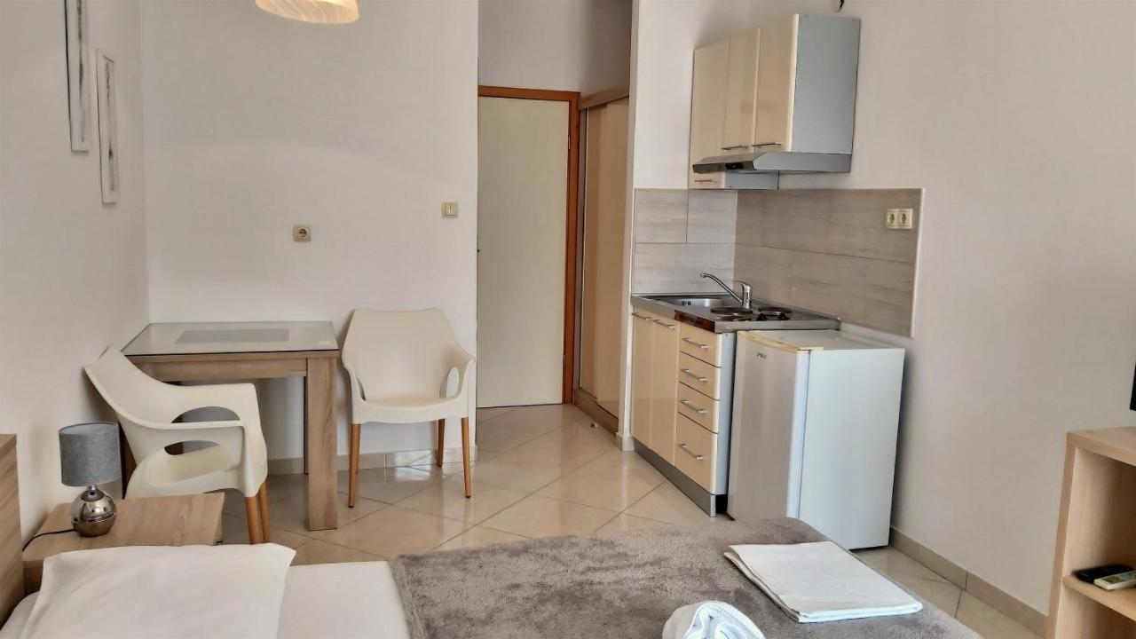 אומיס Apartments Nemira מראה חיצוני תמונה