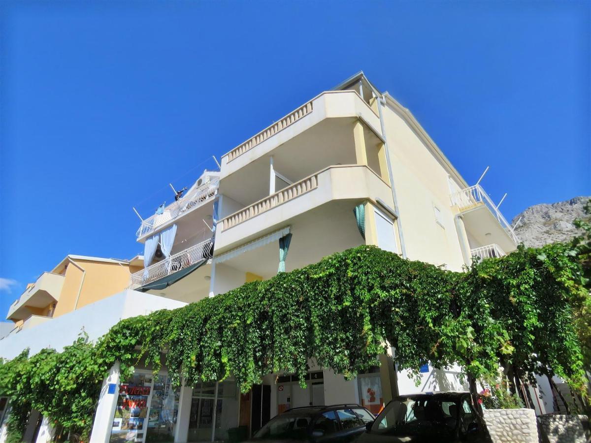 אומיס Apartments Nemira מראה חיצוני תמונה